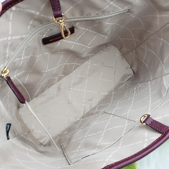 🌺Michael Kors Carryall Tote and Wallet set merlot - Picture 4 of 8